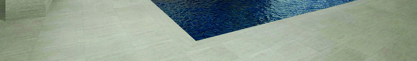 Keramische tegels bij strak binnenzwembad